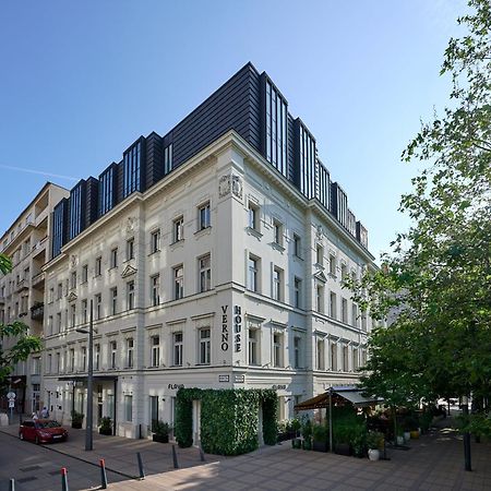 Verno House Budapest Exterior foto The hotel in 2019